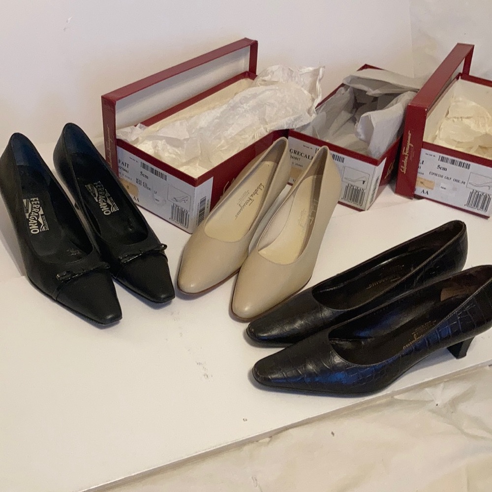 Lot of 3 pair Salvatore Ferragamo 9 1/2 AA pumps